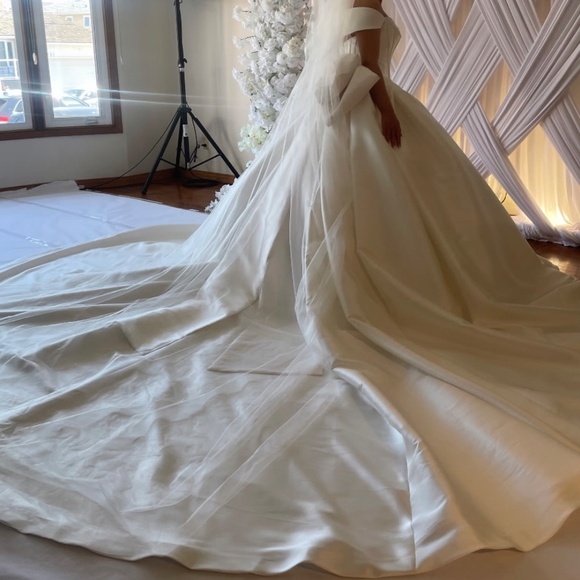 Custom made wedding dress - Picture 2 of 3